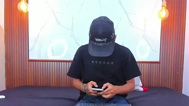 Snapshot of Hadrian_Torres chatting on March 24, 12:43 pm Hadrian Torres online show from March 24, 12:43 pm