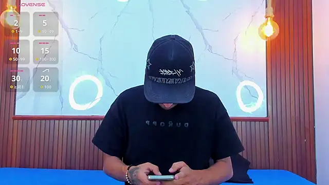 Snapshot of Hadrian_Torres chatting on March 31, 1:00 pm Hadrian Torres online show from March 31, 1:00 pm