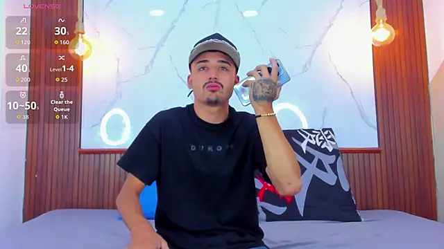 Snapshot of Hadrian_Torres chatting on April 1, 12:50 pm Hadrian Torres online show from April 1, 12:50 pm