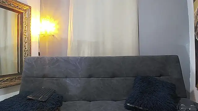 Snapshot of issi_belle__ chatting on March 25, 4:18 am issi belle online show from March 25, 4:18 am