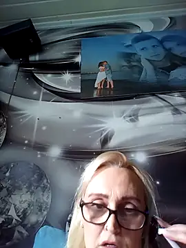 Snapshot of roxy_74 chatting on March 12, 12:11 pm roxy 74 online show from March 12, 12:11 pm