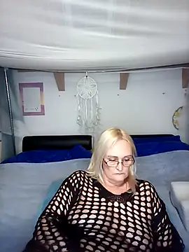 Snapshot of roxy_74 chatting on March 19, 11:47 am roxy 74 online show from March 19, 11:47 am