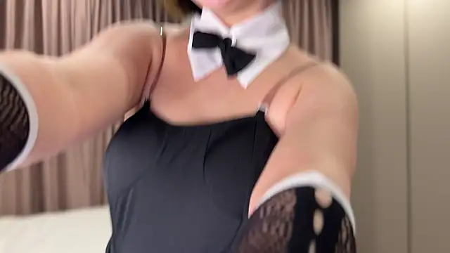 Snapshot of emilyy_xoxo chatting on March 17, 2:27 am emilyy xoxo online show from March 17, 2:27 am