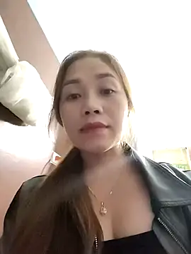 Snapshot of DawnG_x chatting on March 25, 3:45 am DawnG x online show from March 25, 3:45 am