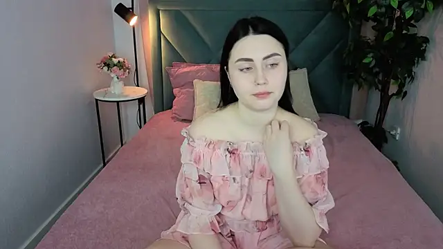 Snapshot of NoraLumi chatting on April 2, 8:39 pm NoraLumi online show from April 2, 8:39 pm