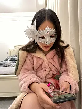 Snapshot of onlyMe_1818 chatting on April 1, 12:28 pm onlyMe 1818 online show from April 1, 12:28 pm