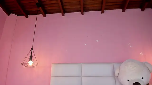 Snapshot of KarolyneLune chatting on March 16, 6:12 pm KarolyneLune online show from March 16, 6:12 pm