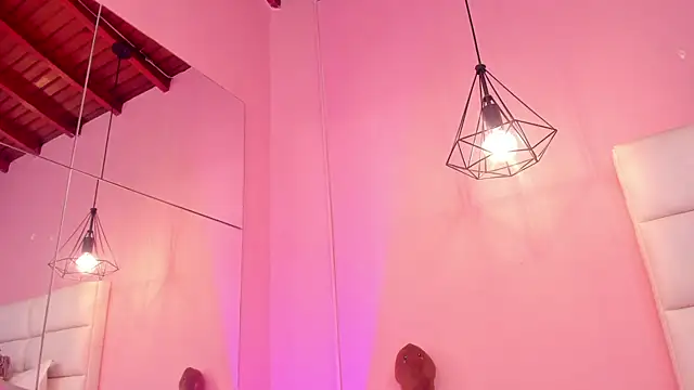 Snapshot of KarolyneLune chatting on March 21, 7:17 pm KarolyneLune online show from March 21, 7:17 pm