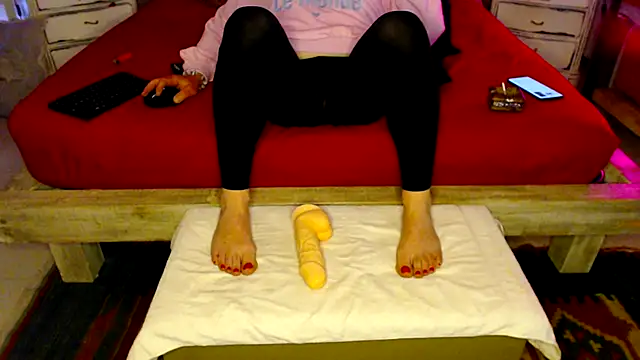 Snapshot of feetandcock85 chatting on April 26, 4:48 pm feetandcock85 online show from April 26, 4:48 pm