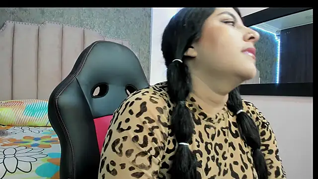 Snapshot of Sofii_naugthy chatting on March 28, 1:43 pm Sofii naugthy online show from March 28, 1:43 pm