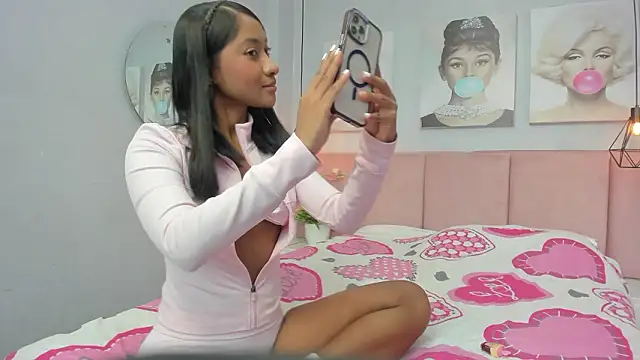 tifannygrey  online show from March 25, 6:14 pm