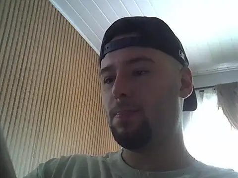 Snapshot of piazaocwb23 chatting on April 2, 2:47 pm piazaocwb23 online show from April 2, 2:47 pm