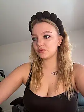 bettyloveu online show from March 18, 4:15 am