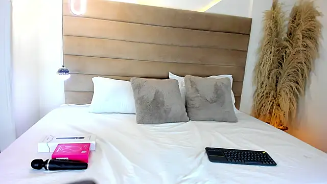 Snapshot of MiaCamille_ chatting on March 16, 6:56 pm MiaCamille online show from March 16, 6:56 pm