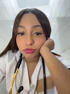 MiaCamille  online show from May 9, 7:41 pm