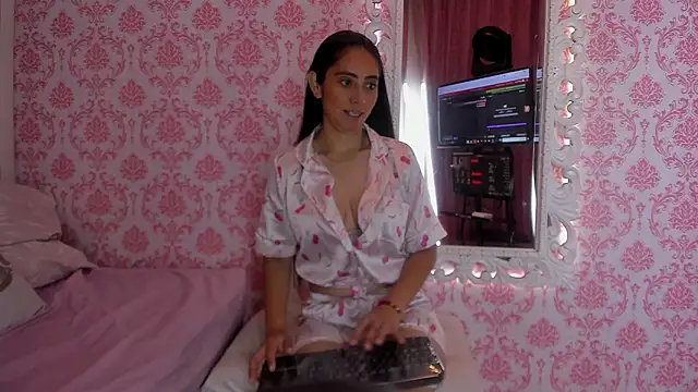 Snapshot of Escarleth_Fox chatting on March 21, 12:32 pm Escarleth Fox online show from March 21, 12:32 pm