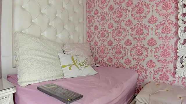 Snapshot of Escarleth_Fox chatting on April 1, 12:17 pm Escarleth Fox online show from April 1, 12:17 pm