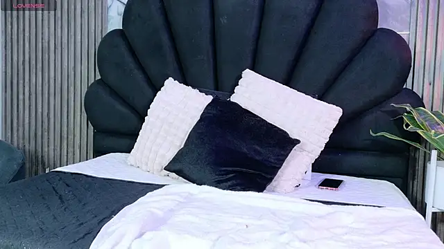  charlotte quee  online show from May 8, 1:38 pm