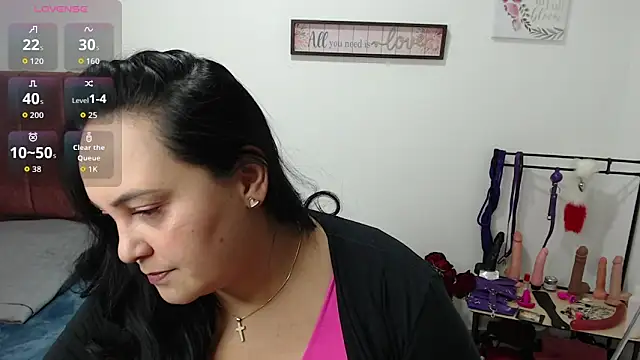 Snapshot of Veroniicabbw_ chatting on April 1, 2:25 pm Veroniicabbw online show from April 1, 2:25 pm