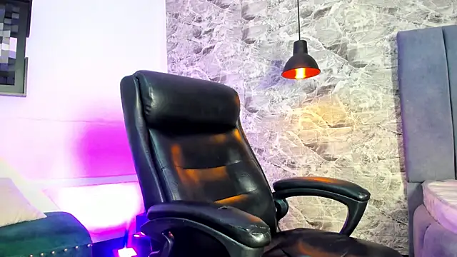 Snapshot of sofi_wiliiams2 chatting on April 2, 11:02 pm sofi wiliiams2 online show from April 2, 11:02 pm