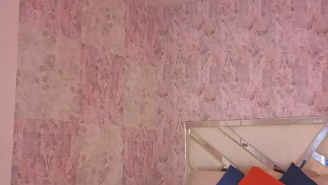 Snapshot of april_summer_ chatting on April 1, 8:50 pm april summer online show from April 1, 8:50 pm