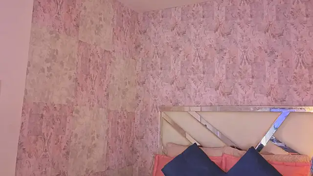 Snapshot of april_summer_ chatting on April 4, 8:50 pm april summer online show from April 4, 8:50 pm