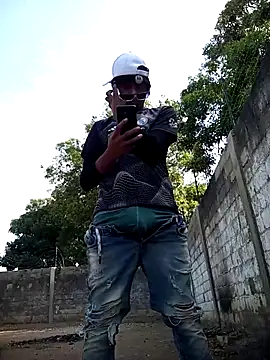 spittingpig1 online show from April 2, 12:14 pm