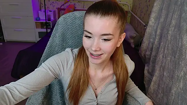 Snapshot of Lunavira chatting on April 5, 6:16 pm Lunavira online show from April 5, 6:16 pm