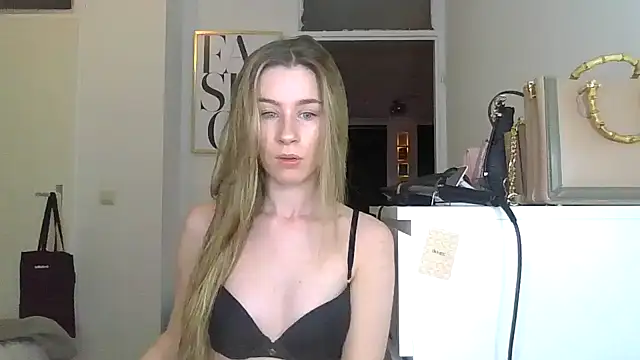 Snapshot of GoldenHoney chatting on March 14, 7:08 pm GoldenHoney online show from March 14, 7:08 pm