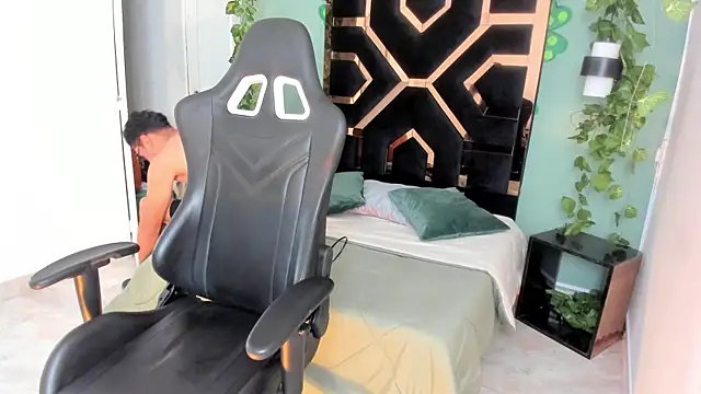 Snapshot of JHON_MASTER24 chatting on April 4, 12:13 pm JHON MASTER24 online show from April 4, 12:13 pm