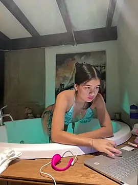 Snapshot of Kloe_00 chatting on March 25, 4:40 am Kloe 00 online show from March 25, 4:40 am