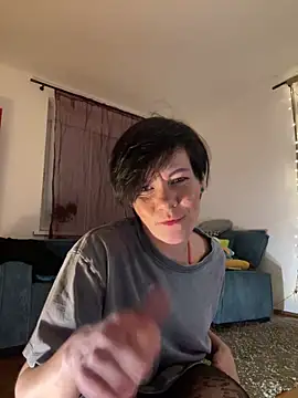 DtPORNBITCH online show from April 11, 11:09 pm