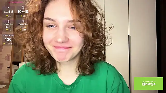 Snapshot of SamellaFlugum chatting on March 16, 5:06 pm SamellaFlugum online show from March 16, 5:06 pm