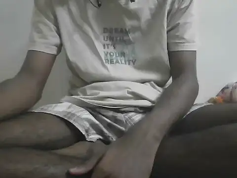 Snapshot of AverageUncut chatting on March 19, 12:14 am AverageUncut online show from March 19, 12:14 am