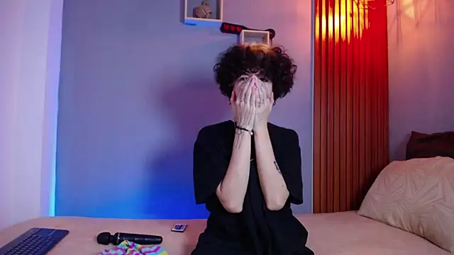 JuneBlake  online show from March 25, 2:23 pm