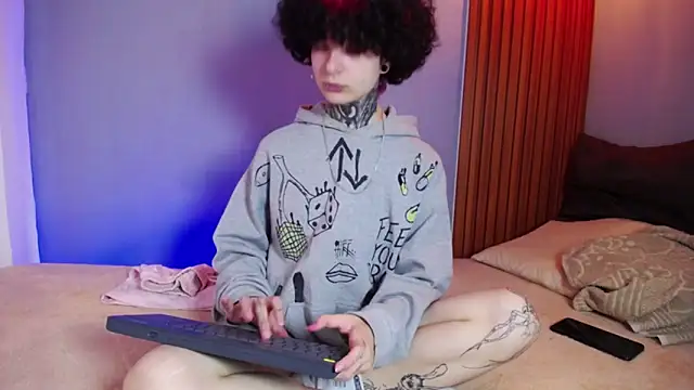 JuneBlake  online show from March 27, 2:17 pm