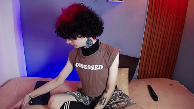 JuneBlake  online show from March 30, 2:18 pm