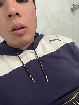 Snapshot of DanielZz69 chatting on March 17, 10:57 pm DanielZz69 online show from March 17, 10:57 pm