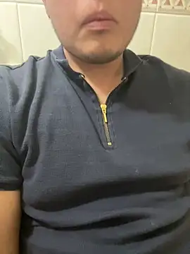 Snapshot of DanielZz69 chatting on March 23, 1:53 am DanielZz69 online show from March 23, 1:53 am