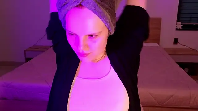 Snapshot of mollybossy chatting on March 13, 11:22 pm mollybossy online show from March 13, 11:22 pm