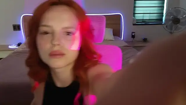 Snapshot of mollybossy chatting on March 19, 6:50 am mollybossy online show from March 19, 6:50 am