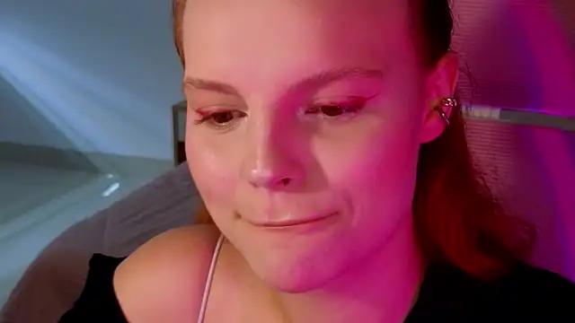 Snapshot of mollybossy chatting on April 1, 5:19 am mollybossy online show from April 1, 5:19 am