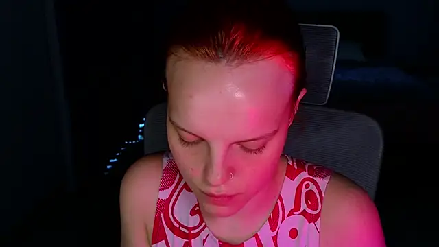 Snapshot of mollybossy chatting on April 3, 12:08 am mollybossy online show from April 3, 12:08 am