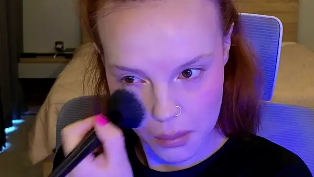 Snapshot of mollybossy chatting on April 5, 12:19 am mollybossy online show from April 5, 12:19 am