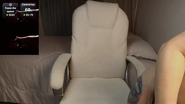 Snapshot of Roma_Niaa chatting on April 4, 11:57 pm Roma Niaa online show from April 4, 11:57 pm