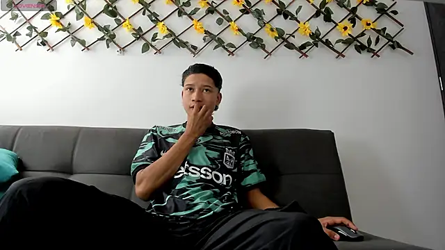 Snapshot of thiago_bigcock_1 chatting on March 24, 12:54 pm thiago bigcock 1 online show from March 24, 12:54 pm