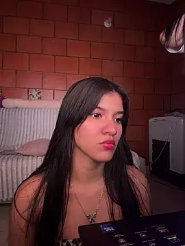 Snapshot of xayah_cute chatting on April 13, 6:30 am xayah cute online show from April 13, 6:30 am