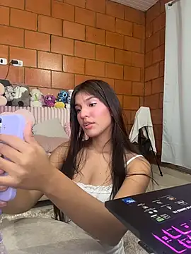 Snapshot of xayah_cute chatting on May 21, 5:36 am xayah cute online show from May 21, 5:36 am