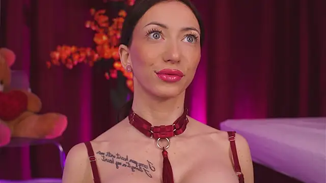 Snapshot of RubyFever chatting on April 2, 4:43 am RubyFever online show from April 2, 4:43 am