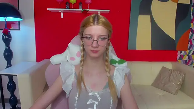 Snapshot of M1aForever chatting on March 25, 5:13 am M1aForever online show from March 25, 5:13 am